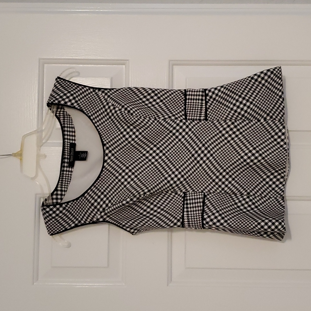 WHBM sz 2 black, white & Burgundy sleeveless blouse